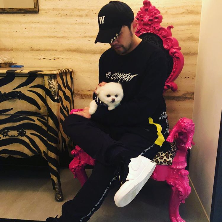 我發現不看鏡頭比較瘦.......但奶茶 我還是會喝