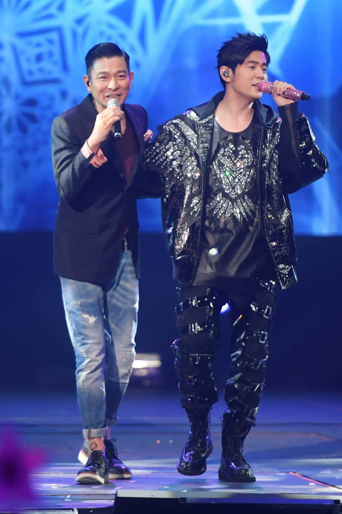 劉德華＋周杰倫聯手high翻紅磡 合唱《浪子心声》，《忘情水》！ 「地表最強2」香港十場演唱會劃下完美句點！