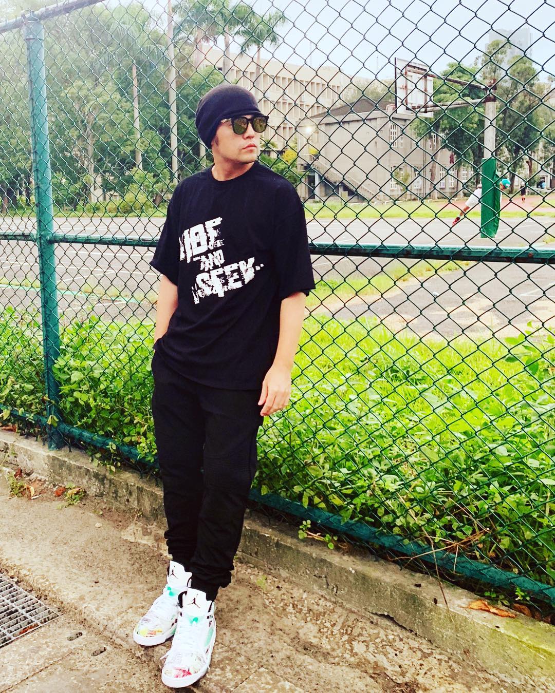 等你下課 但學校沒人.....今天中秋節 祝大家今晚找的到月亮 🌙 找的到jay