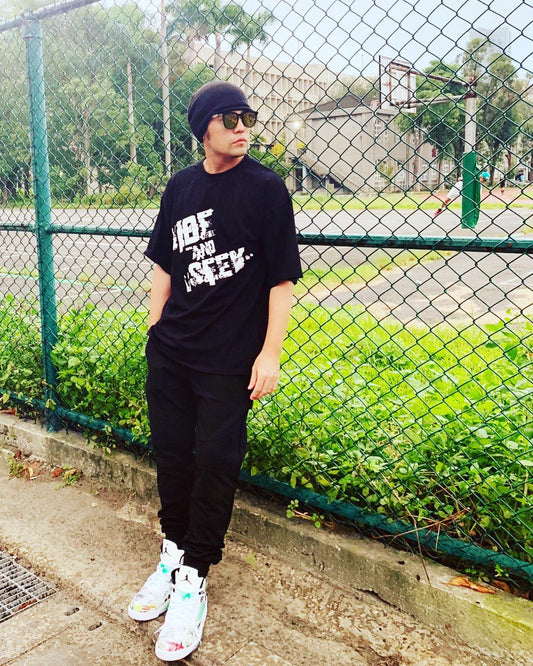 等你下課 但學校沒人.....今天中秋節 祝大家今晚找的到月亮 🌙 找的到jay