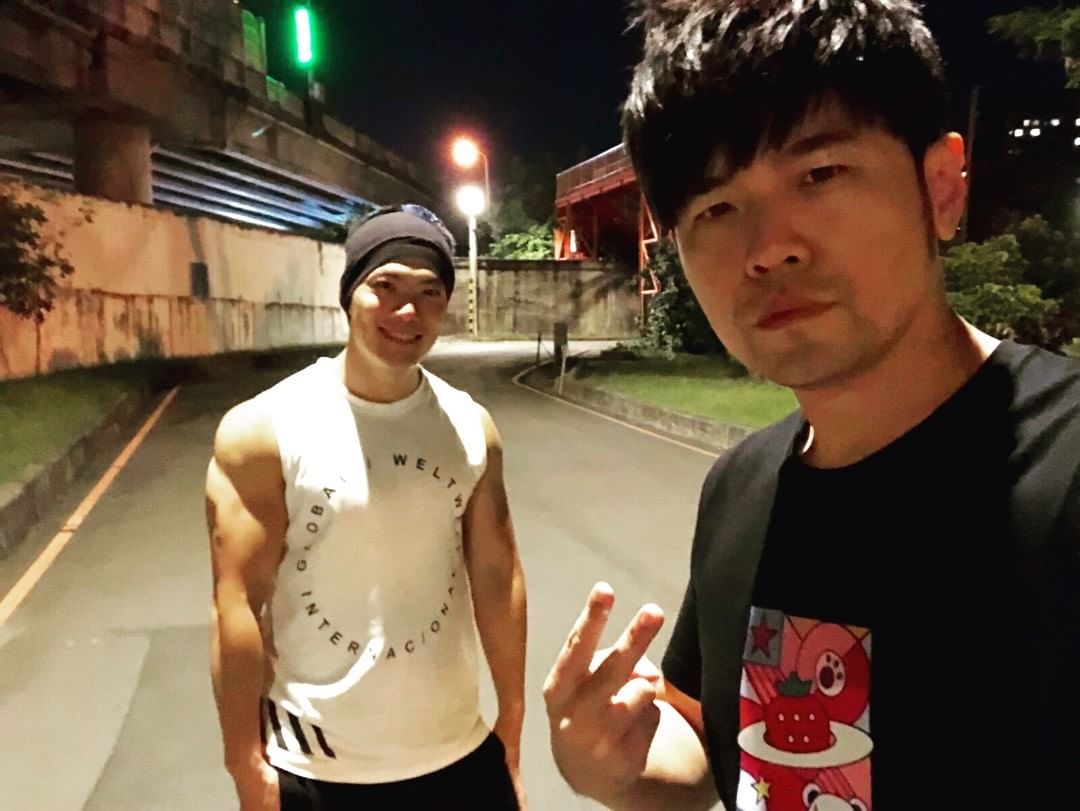 晚上散個步 不愛我就拉倒男主角