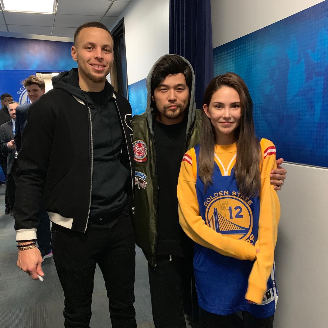 和NBA偶像Stephen Curry會面，邀請他來看演唱會